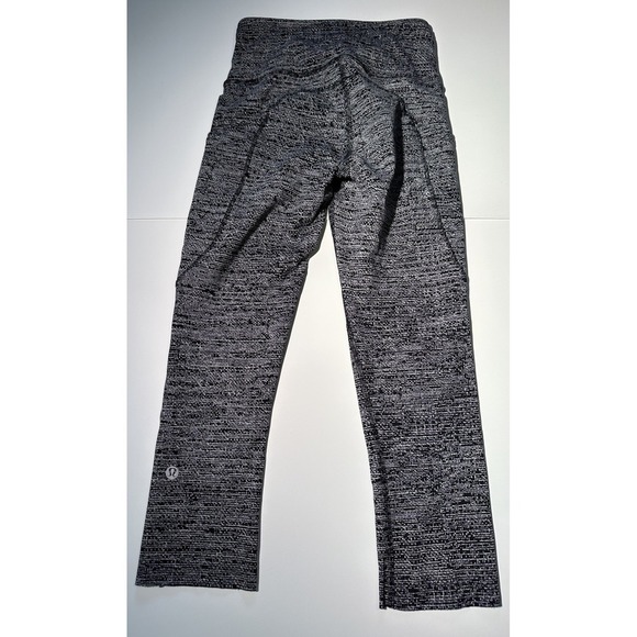 Lululemon Navy Blue and White Crop Mid Rise Capri Leggings SZ 2 - Picture 8 of 8